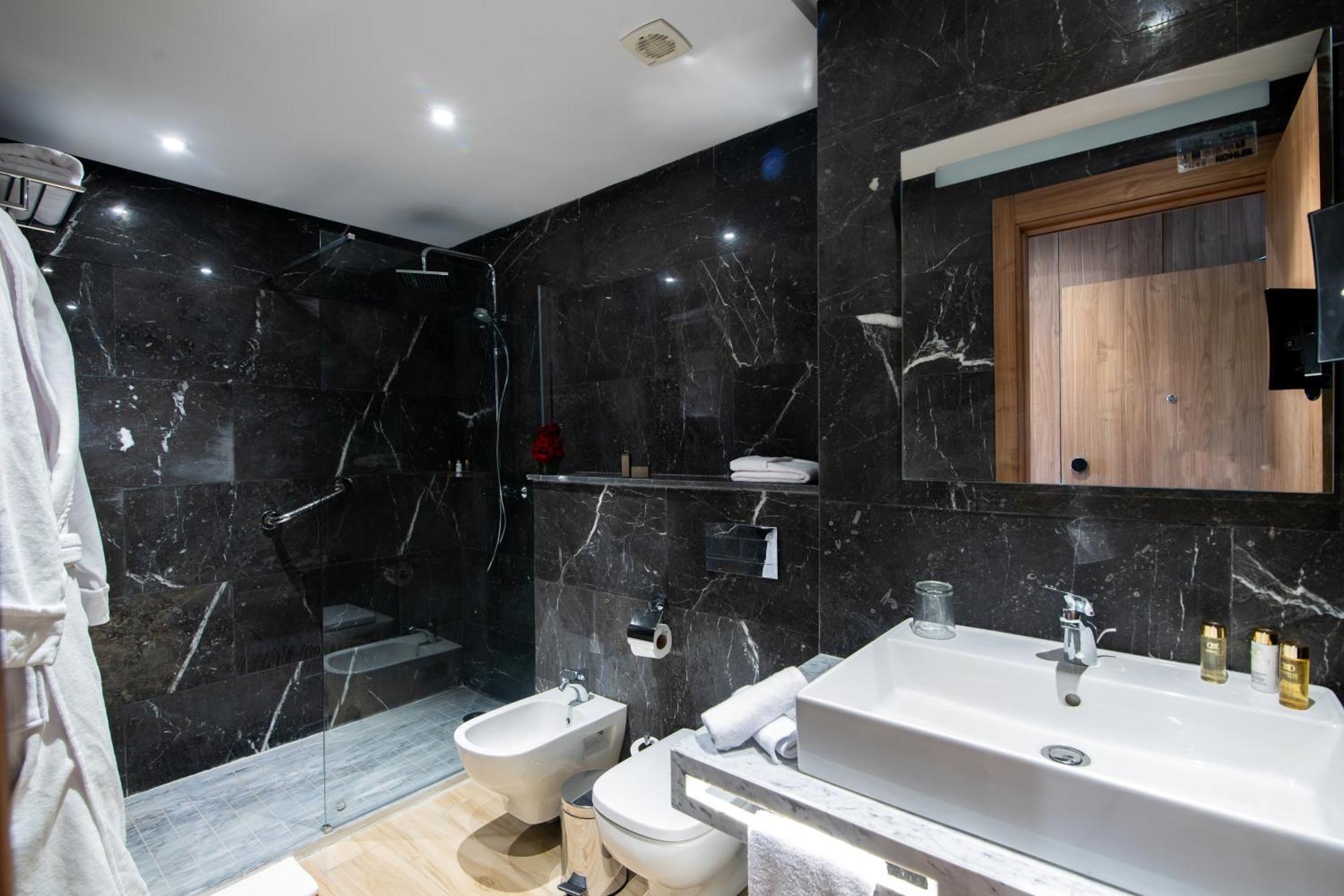 Dominium Palace Agadir Exterior foto Bathroom with shower enclosure