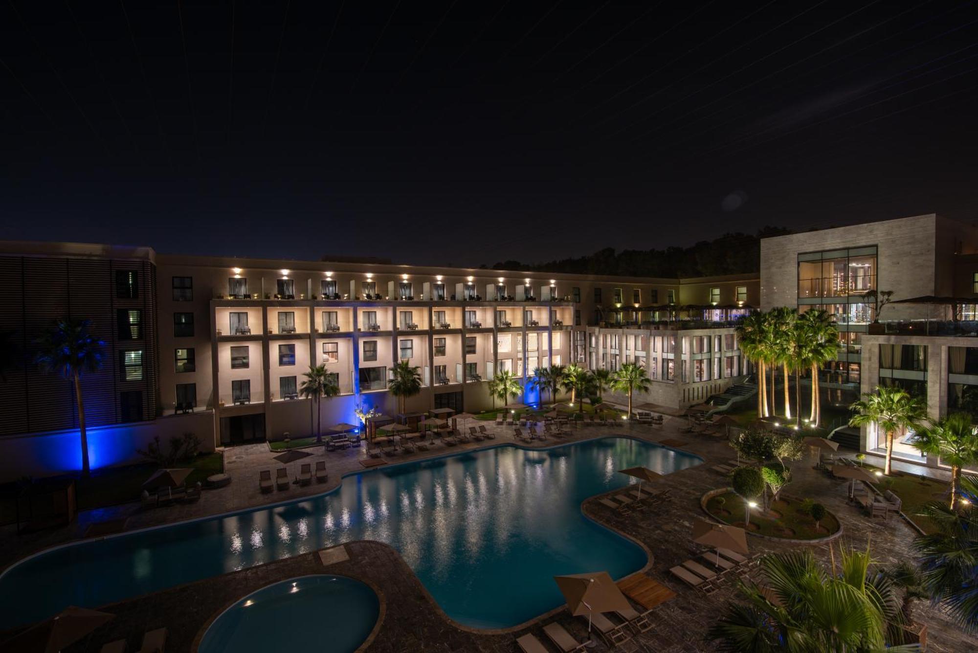 Dominium Palace Agadir Exterior foto The hotel at night